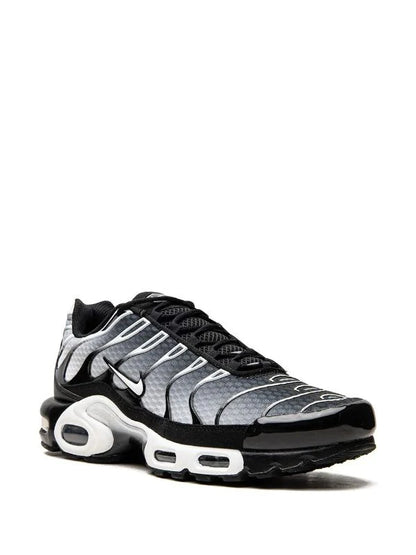 Nike Air Max Plus TN - Black & Silver