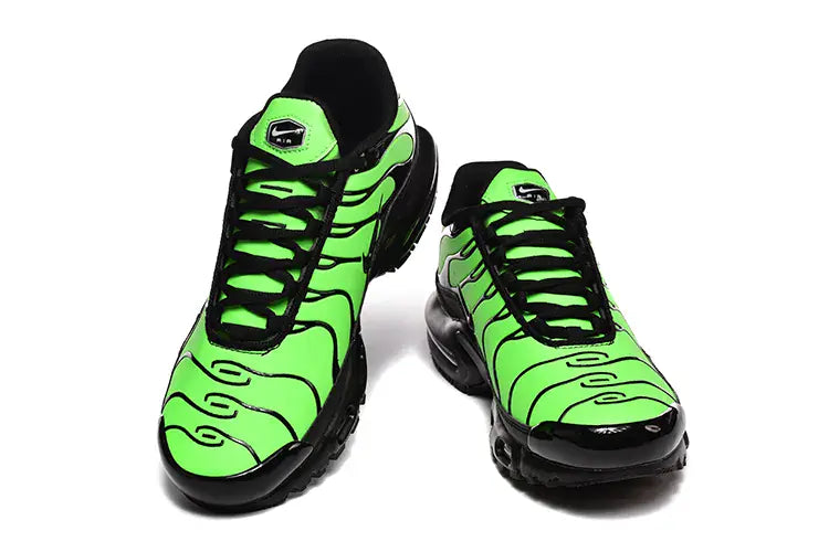 Nike Tn Air Max Plus Noir Vert / Green Change Couleur Avec Feu